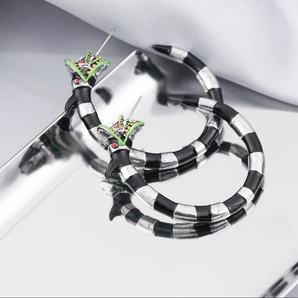 ONE PAIR LEFT! BEETLE JUICE HOOP LOOP FETISH BLACK & WHITE STRIPE SAND WORM 🪱 - Picture 4 of 16